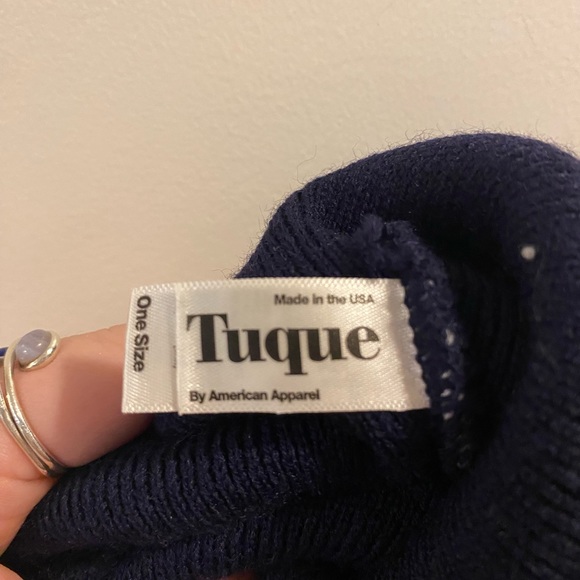 TUMBLR GIRL AMERICAN APPAREL NYC BEANIE WITH PUFFBALL DETAIL - Picture 5 of 5